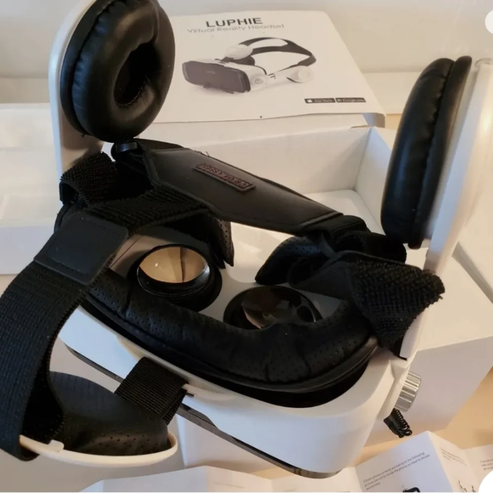 Luphie Virtual Reality 3D VR headset, glasses, new open box. Complete